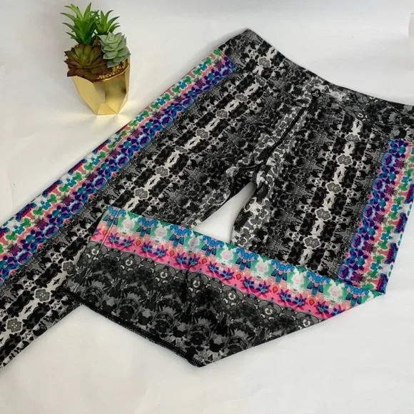 PrAna Roxanne Hydrobloom Capri Crop Leggings size M~NWOT$4.99 Ships! Made in USA - Picture 9 of 10